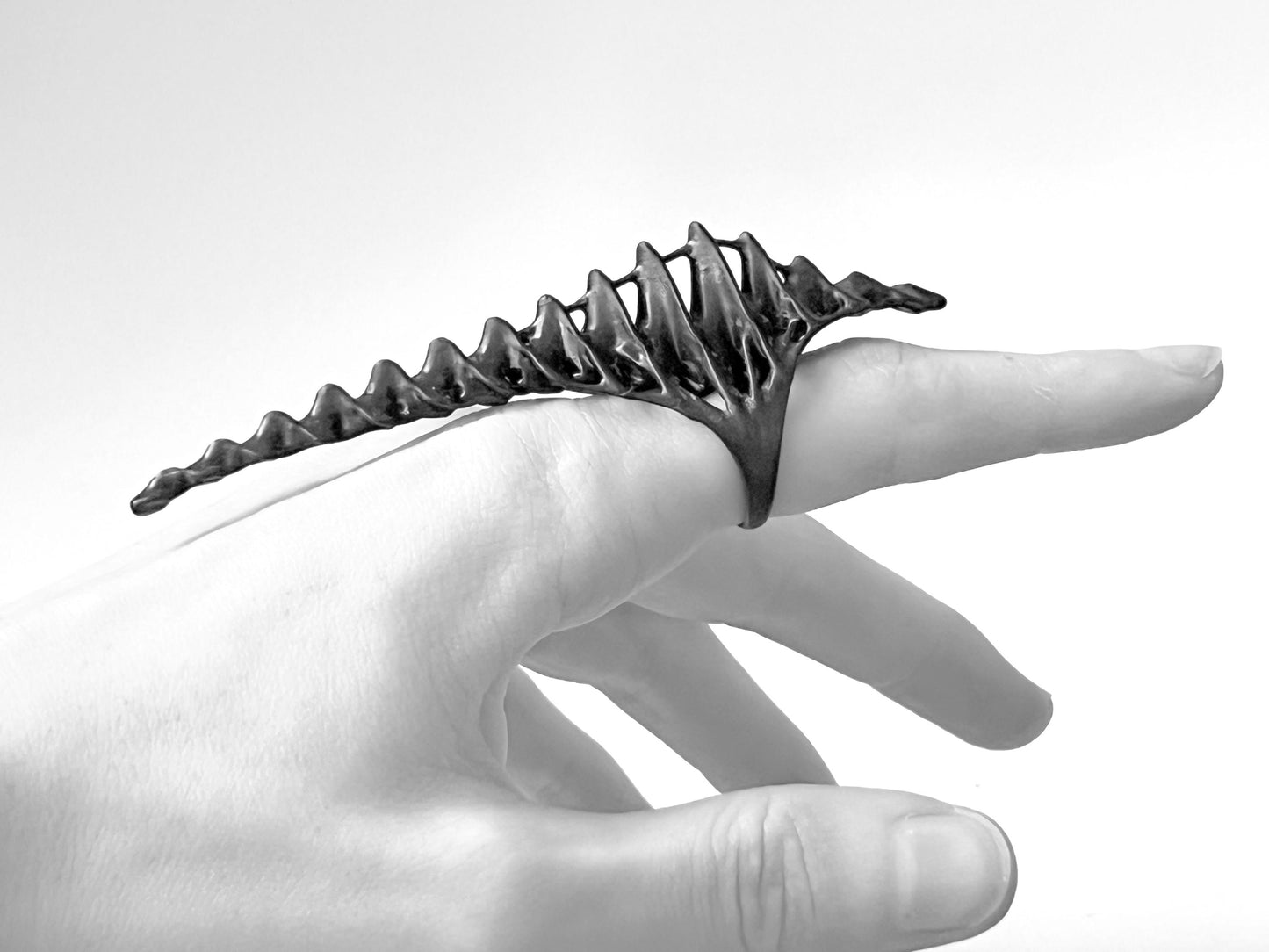 Vertebrae Ring - BLACK RESIN